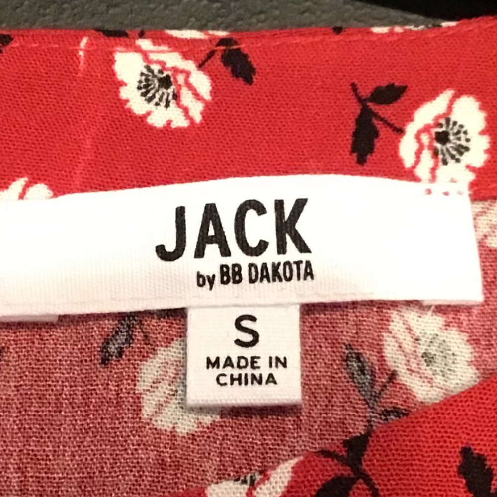 Jack By BB Dakota Drive Me Daisy Button Back Top - Picture 9 of 10